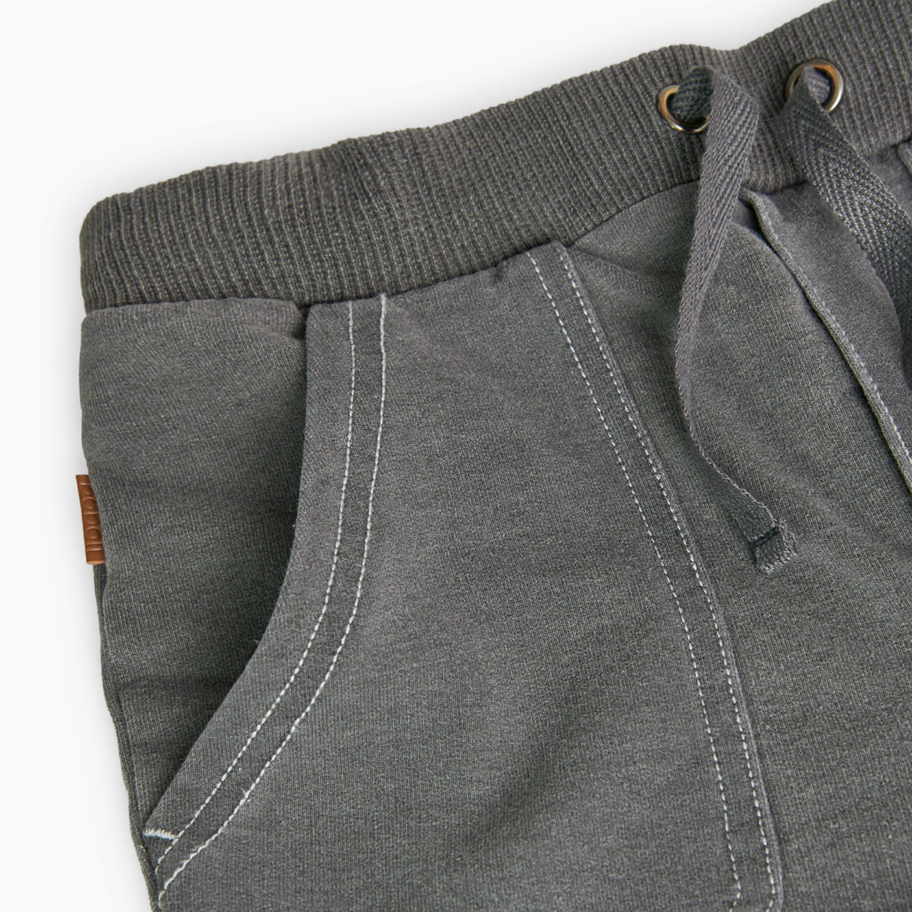 590644GREY_c